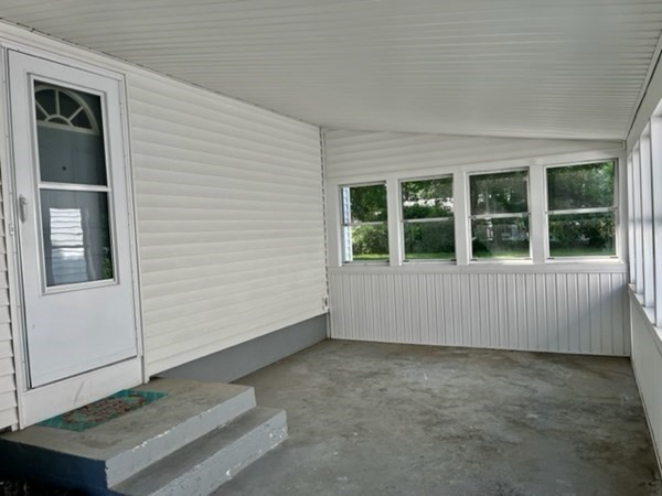 27 Warwick Road Chicopee, MA 01020 - Photo 3 of 38 Gallery Image 3