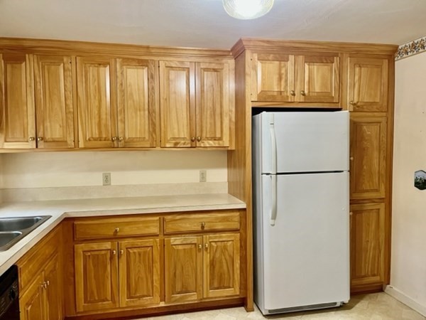 27 Warwick Road Chicopee, MA 01020 - Photo 7 of 38 Gallery Image 7