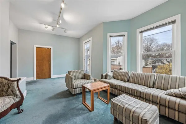 $900,000 | 2149 West Eastwood Avenue, Chicago, IL 60625