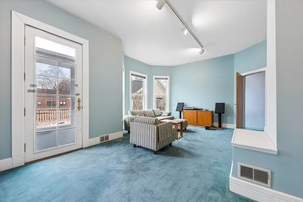 $900,000 | 2149 West Eastwood Avenue, Chicago, IL 60625