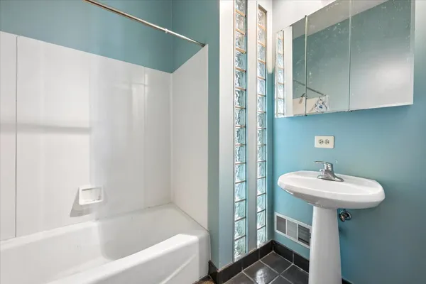 $900,000 | 2149 West Eastwood Avenue, Chicago, IL 60625