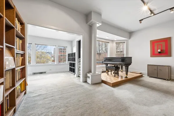 $900,000 | 2149 West Eastwood Avenue, Chicago, IL 60625