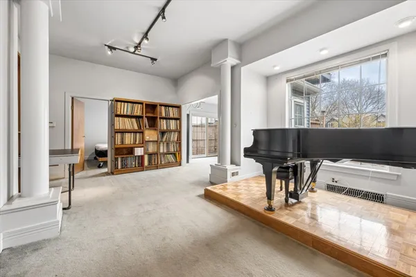 $900,000 | 2149 West Eastwood Avenue, Chicago, IL 60625