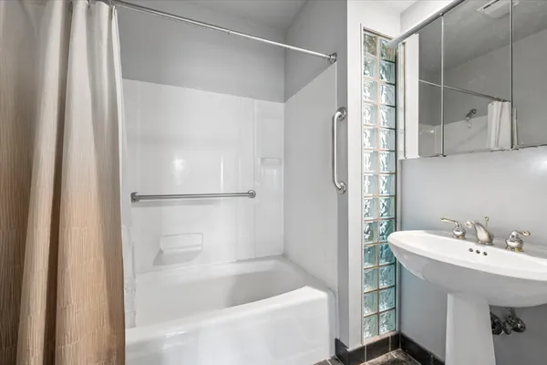 $900,000 | 2149 West Eastwood Avenue, Chicago, IL 60625
