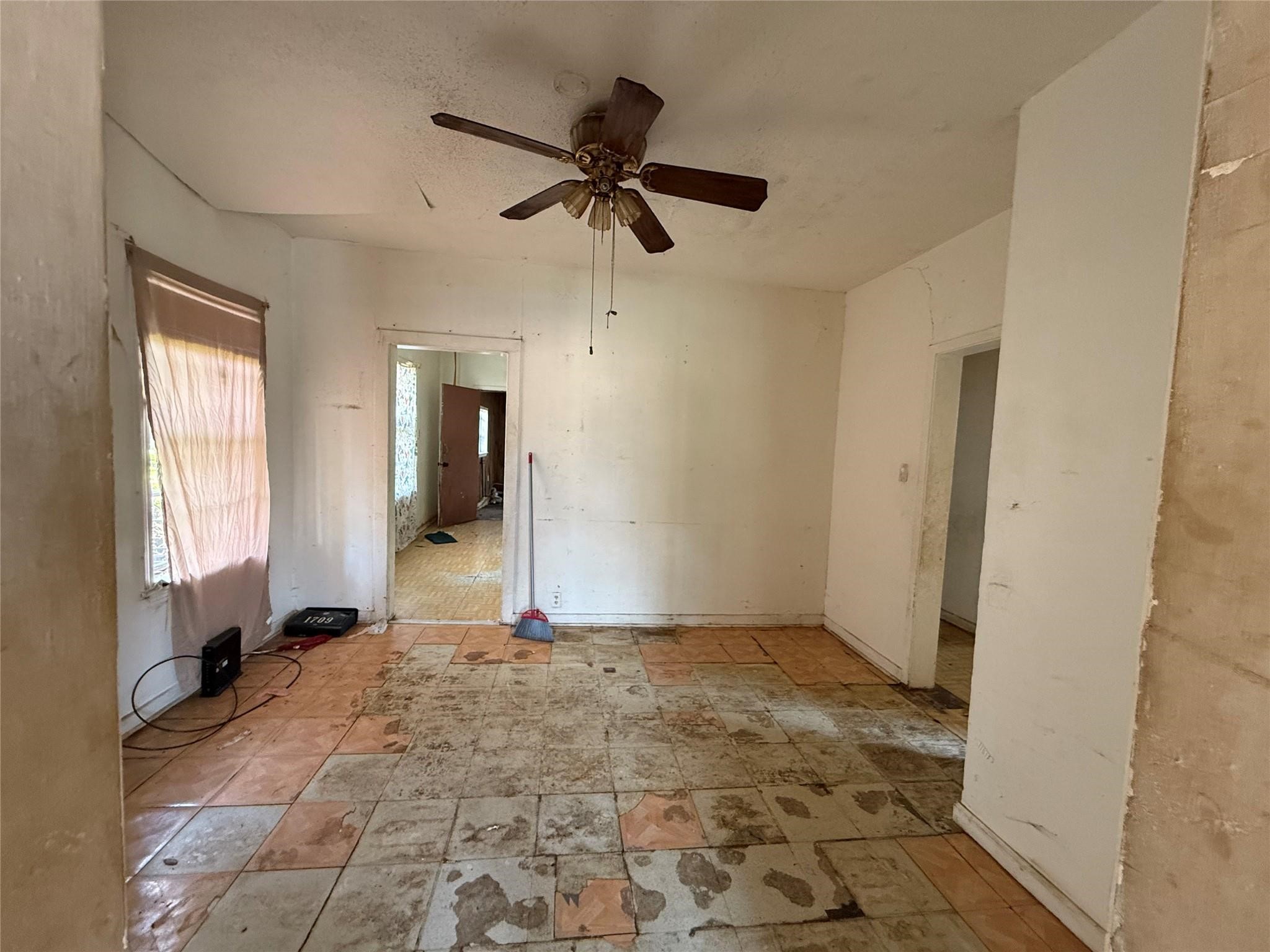 1709 Hussion Street Houston, TX 77003 - Photo 9 of 12 a view of empty room with window and ceiling fan