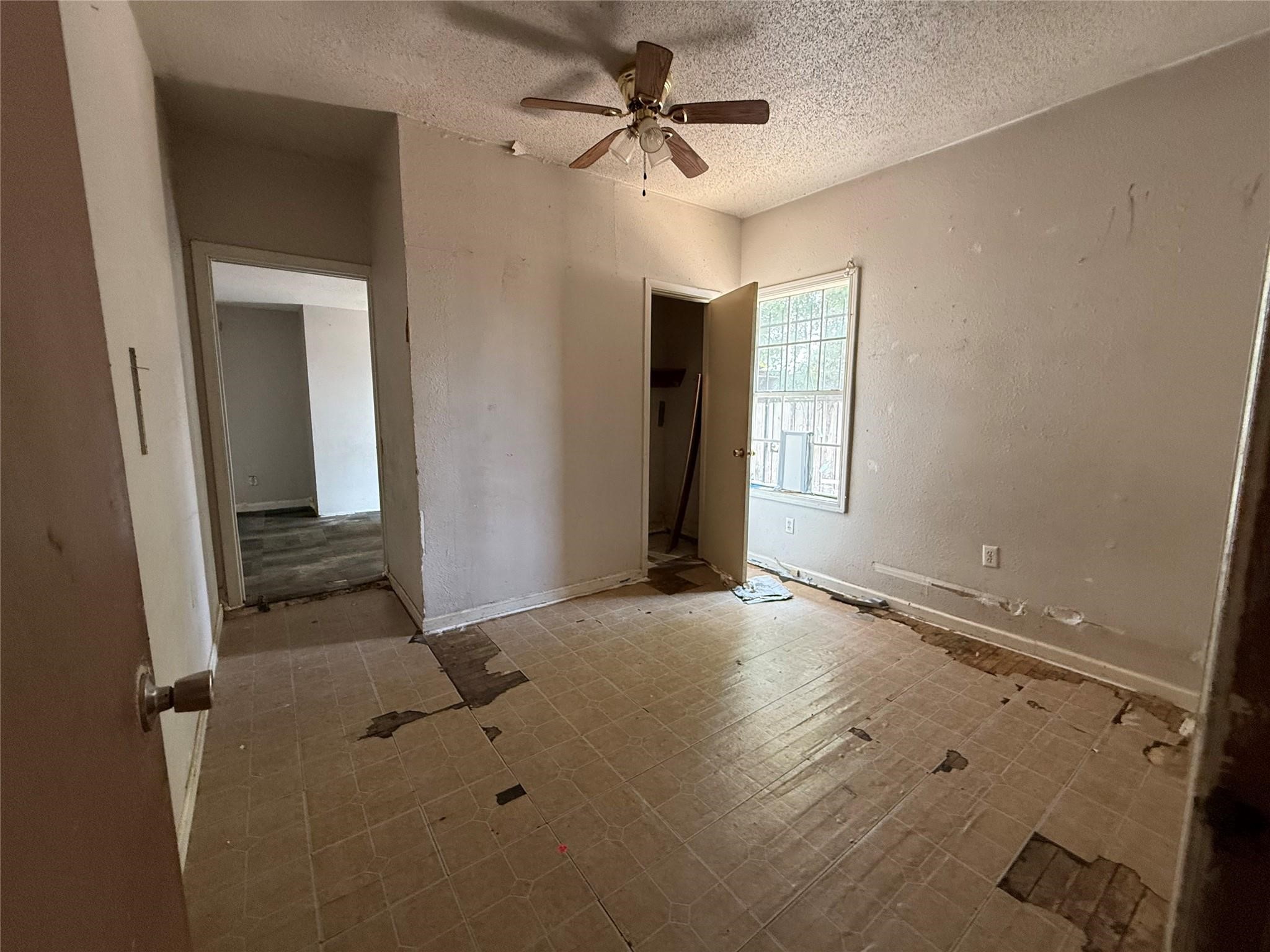 1709 Hussion Street Houston, TX 77003 - Photo 10 of 12 an empty room with windows and fan