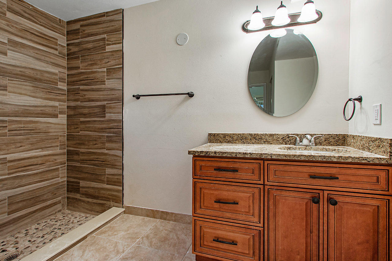 261 Maplecrest Circle Jupiter, FL 33458 - Photo 15 of 28 018-261MapleCrestCir-Jupiter-FL-small