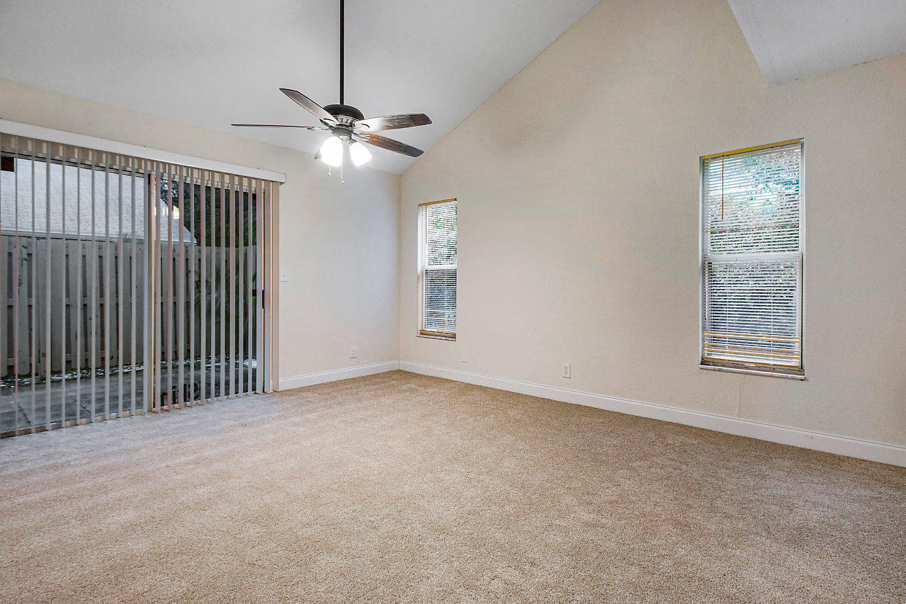 261 Maplecrest Circle Jupiter, FL 33458 - Photo 17 of 28 016-261MapleCrestCir-Jupiter-FL-small