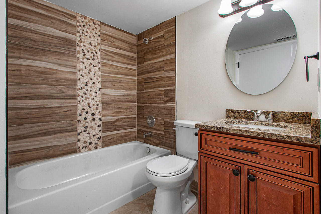 261 Maplecrest Circle Jupiter, FL 33458 - Photo 19 of 28 007-261MapleCrestCir-Jupiter-FL-small
