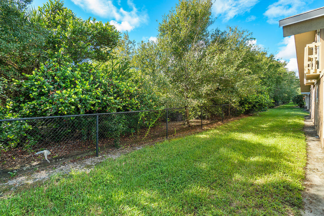 261 Maplecrest Circle Jupiter, FL 33458 - Photo 27 of 28 030-261MapleCrestCir-Jupiter-FL-small