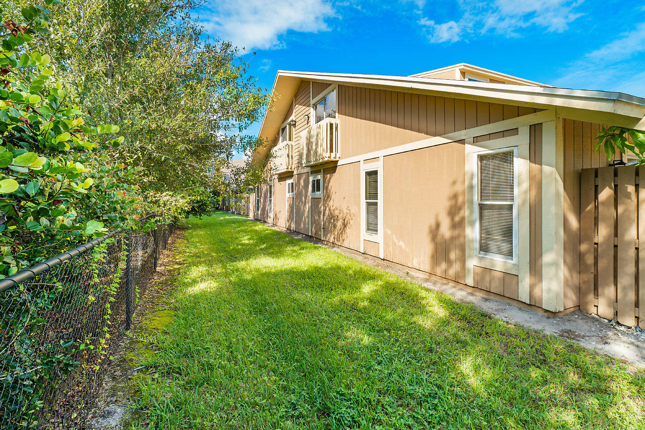 261 Maplecrest Circle Jupiter, FL 33458 - Photo 28 of 28 031-261MapleCrestCir-Jupiter-FL-small