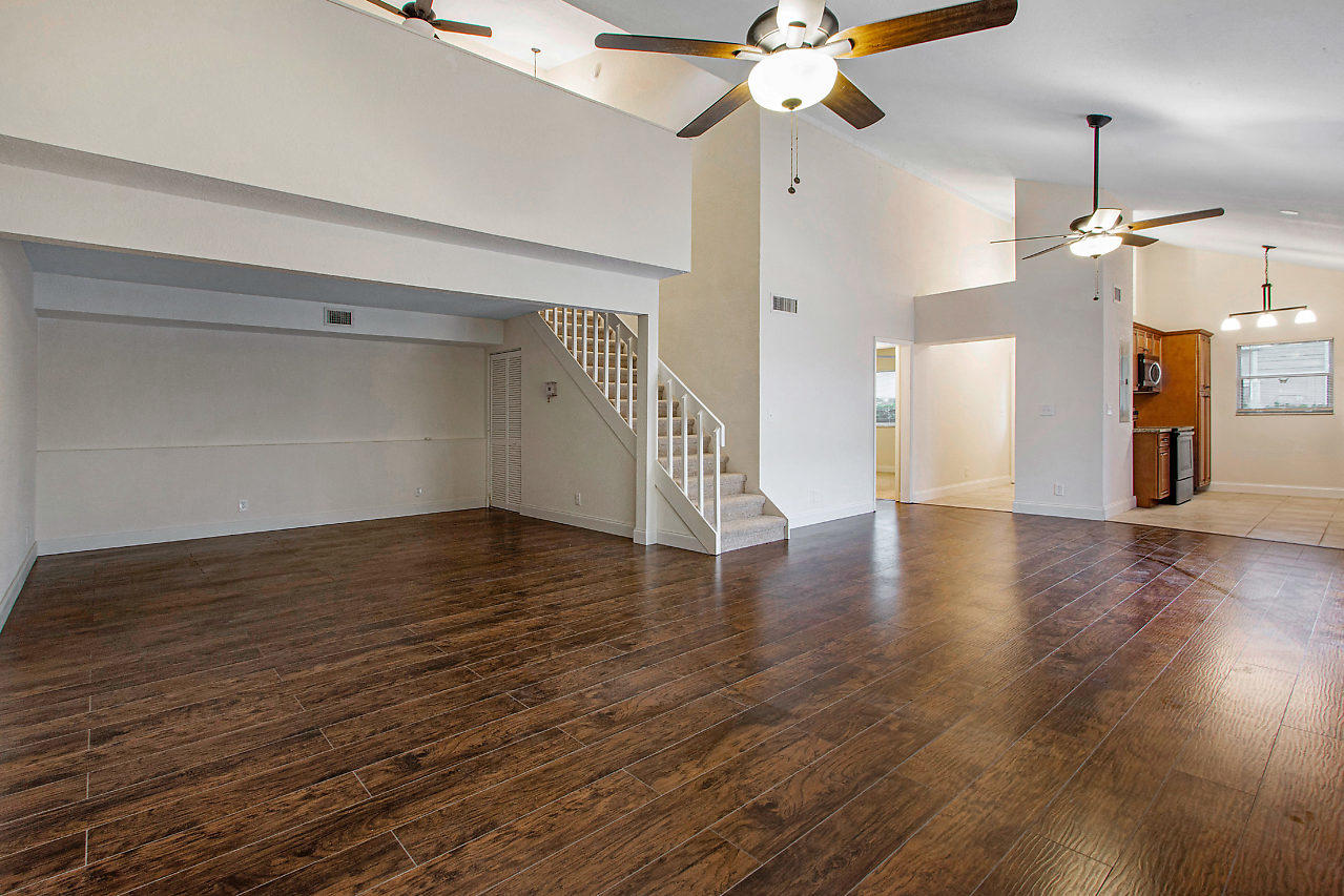261 Maplecrest Circle Jupiter, FL 33458 - Photo 8 of 28 013-261MapleCrestCir-Jupiter-FL-small
