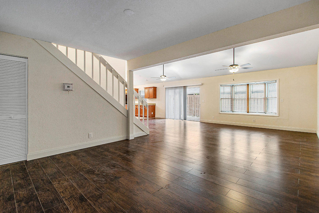 261 Maplecrest Circle Jupiter, FL 33458 - Photo 10 of 28 014-261MapleCrestCir-Jupiter-FL-small
