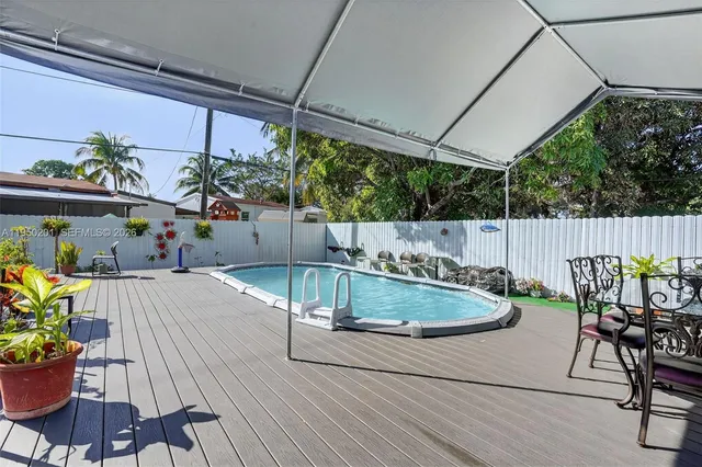 a view of outdoor space yard and patio