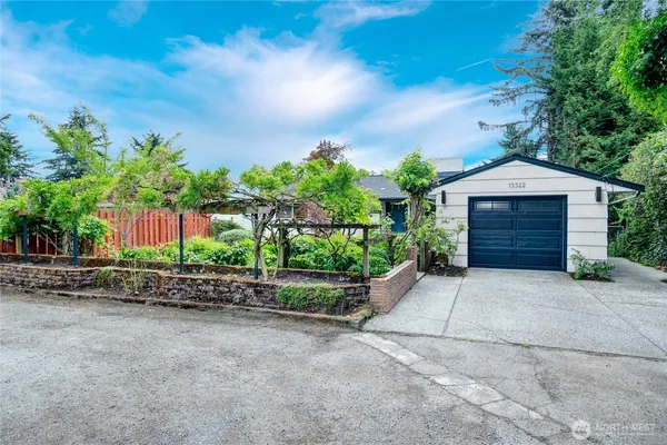 $825,000 | 13322 3rd Avenue Northeast, Seattle, WA 98125