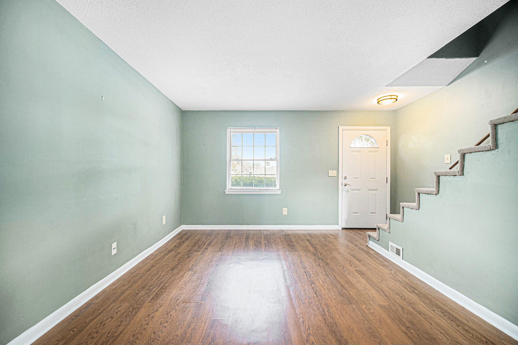 21 Rivers Point Row, Unit 8C Charleston, SC 29412 - Photo 4 of 24 Living Room