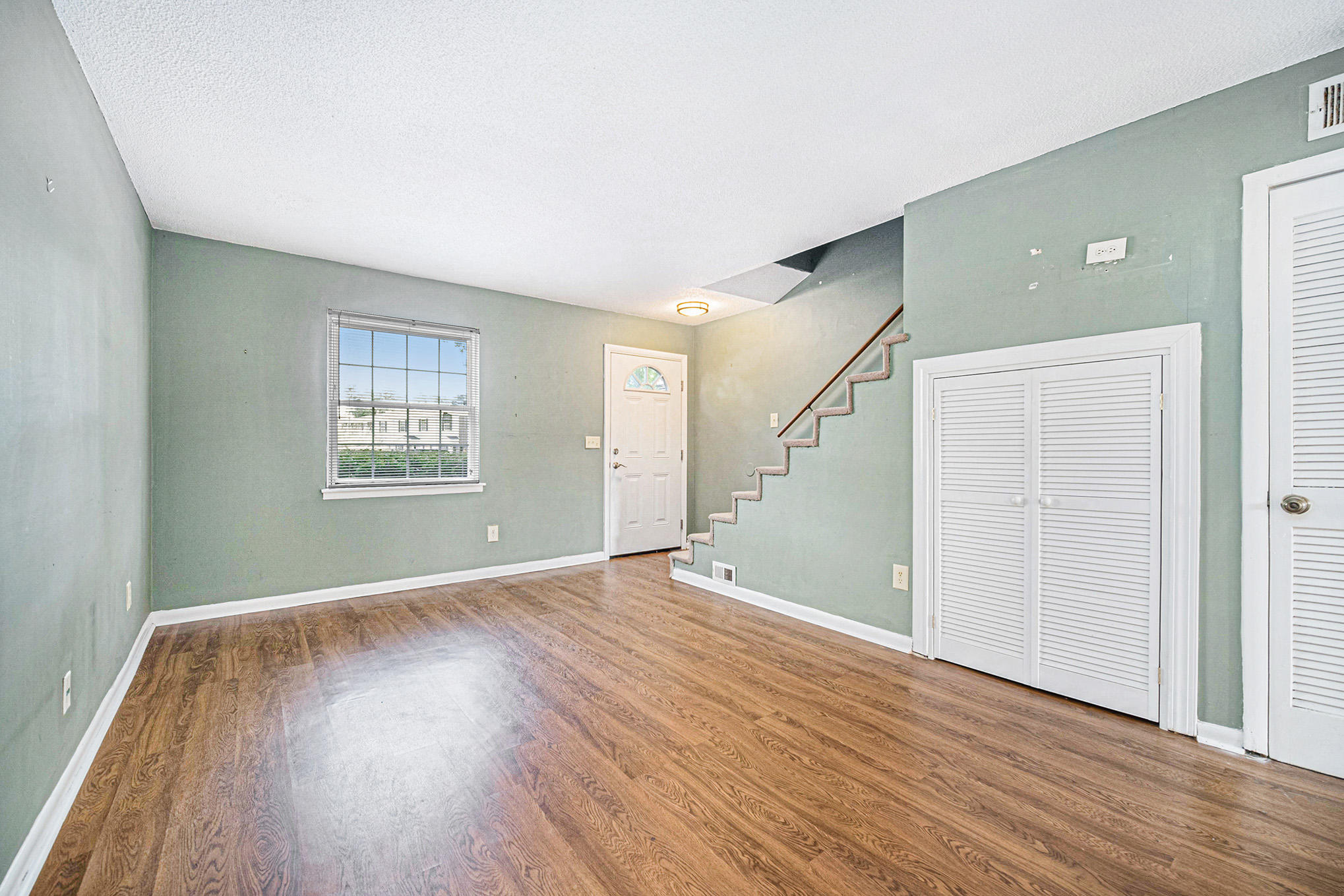 21 Rivers Point Row, Unit 8C Charleston, SC 29412 - Photo 5 of 24 Living Room
