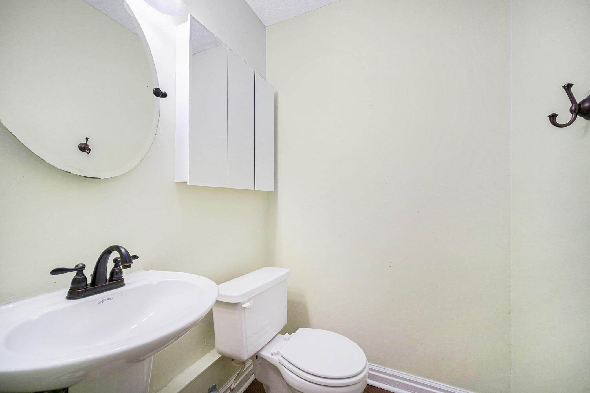 21 Rivers Point Row, Unit 8C Charleston, SC 29412 - Photo 8 of 24 Half Bathroom Downstairs