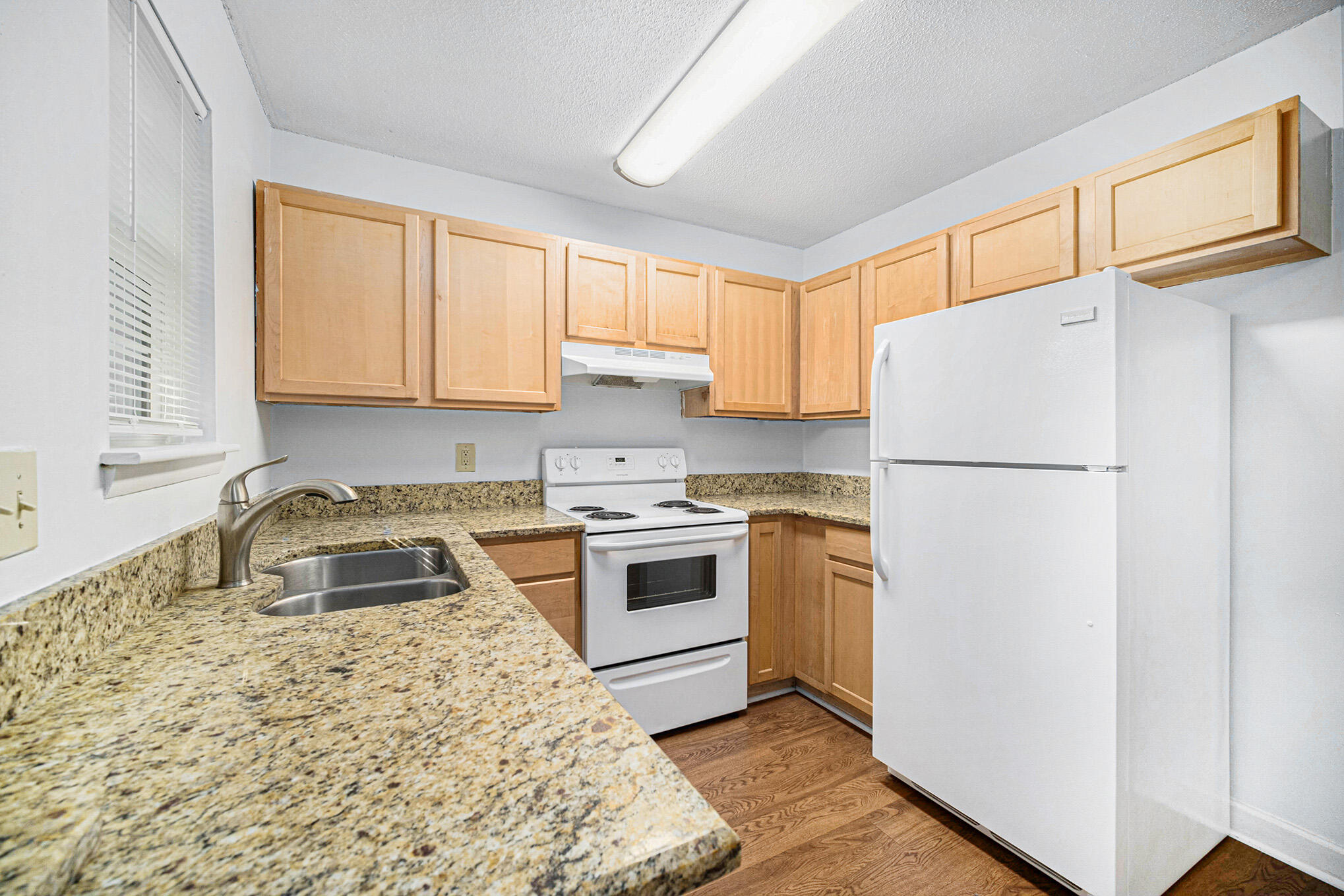 21 Rivers Point Row, Unit 8C Charleston, SC 29412 - Photo 10 of 24 Kitchen