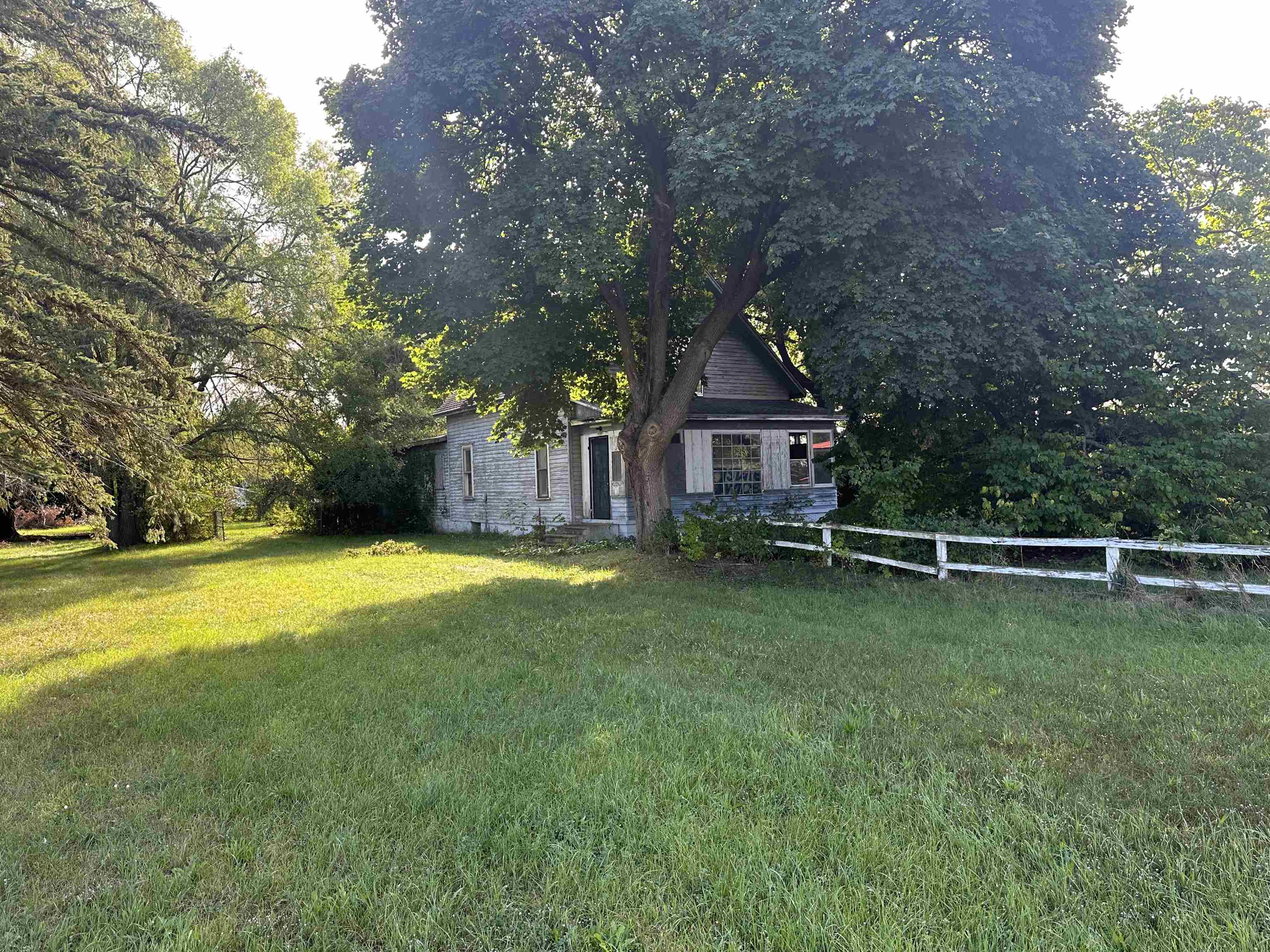 11265 Deer Lake Road Clare, MI 48617 - Photo 2 of 14 1926918-192f03b5-8d86-4e59-b5a5-2c6b64852b8c.JPG