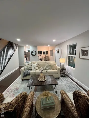 $389,900 | 1048 Martha Lane, St. Louis, MO 63119