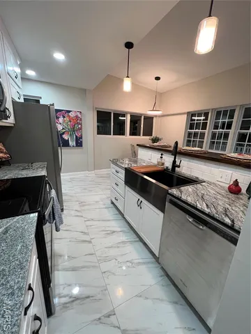 $389,900 | 1048 Martha Lane, St. Louis, MO 63119