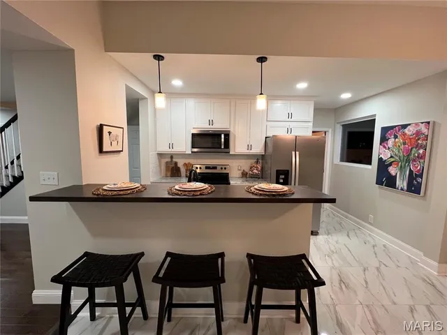 $389,900 | 1048 Martha Lane, St. Louis, MO 63119