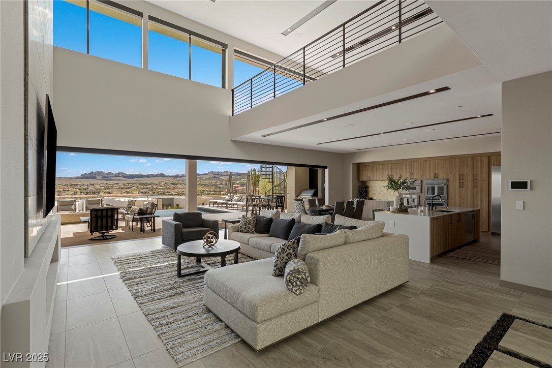 29 Falling Ridge Lane Henderson, NV 89011 - Photo 8 of 87 Gallery Image 8