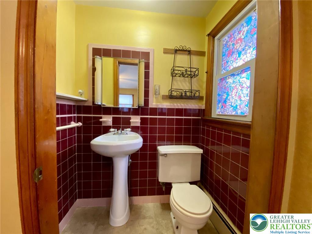 3042 Middletown Road Bethlehem, PA 18020 - Photo 12 of 17