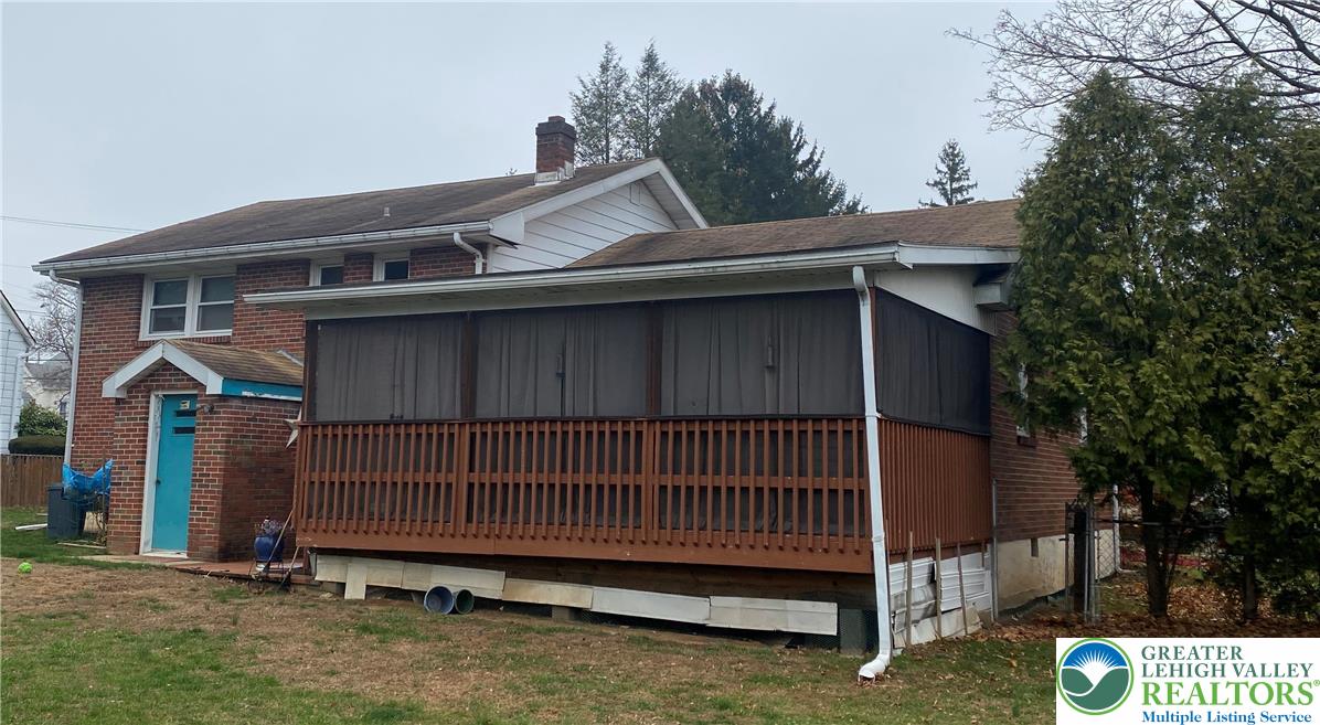 3042 Middletown Road Bethlehem, PA 18020 - Photo 3 of 17