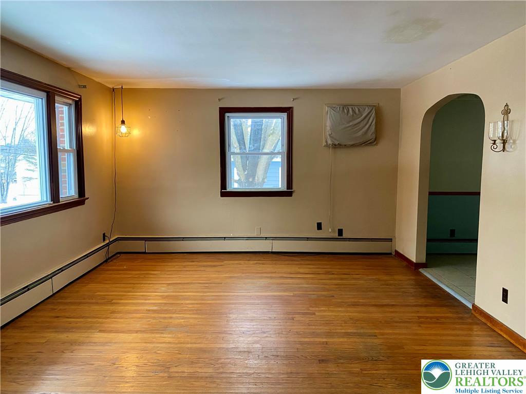 3042 Middletown Road Bethlehem, PA 18020 - Photo 5 of 17