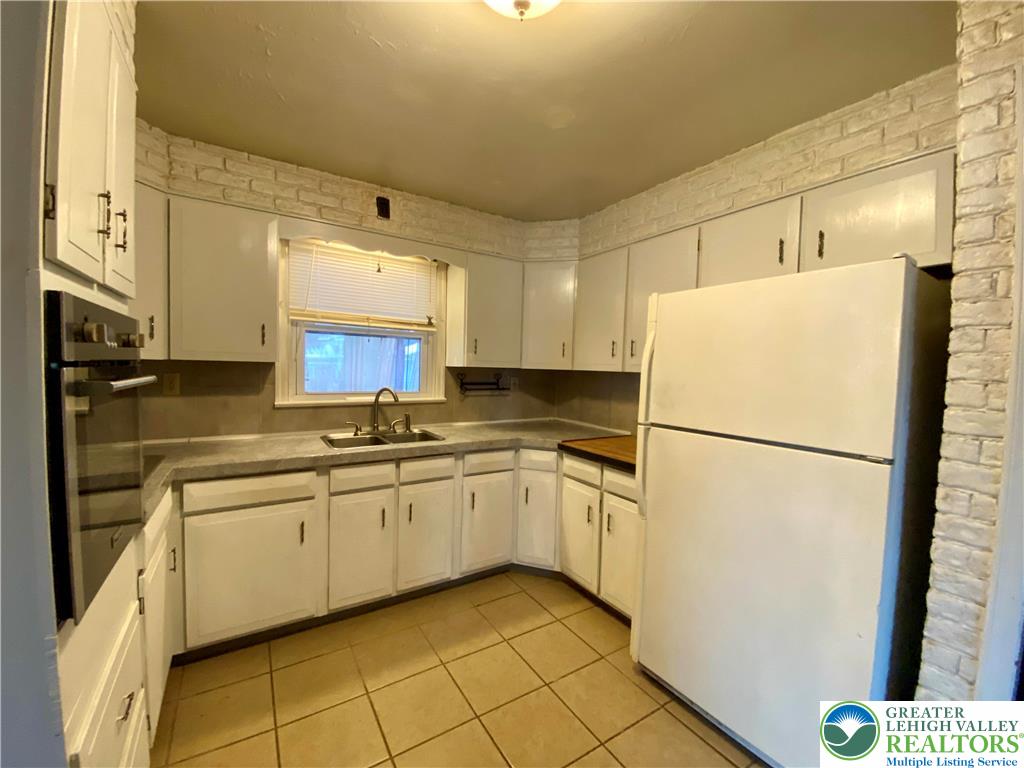 3042 Middletown Road Bethlehem, PA 18020 - Photo 8 of 17