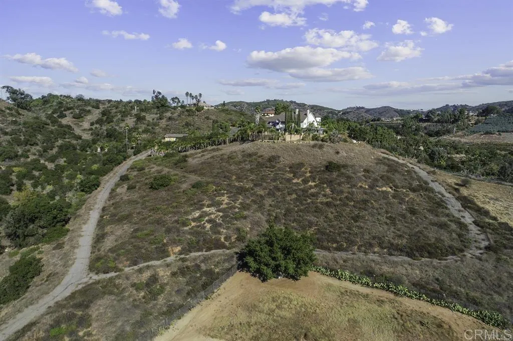 0 936-300-017 Temecula, CA 92590 - Photo 15 of 19 a view of a city with lush green forest