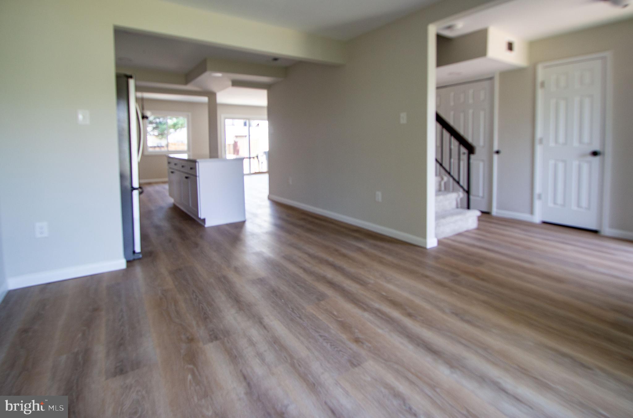 284 North Cottage Road Sterling, VA 20164 - Photo 3 of 29 Gallery Image 3