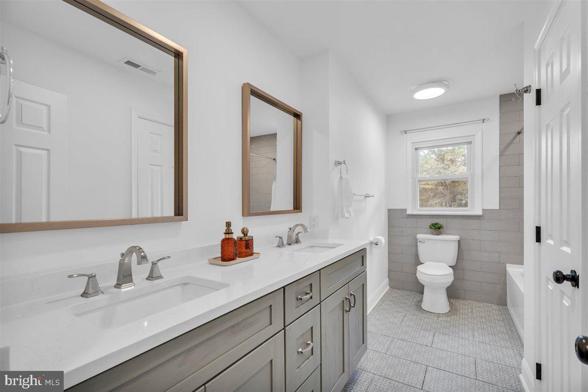 1161 Moss Mill Road Hammonton, NJ 08037 - Photo 22 of 54 2nd Floor Hallway Bathroom