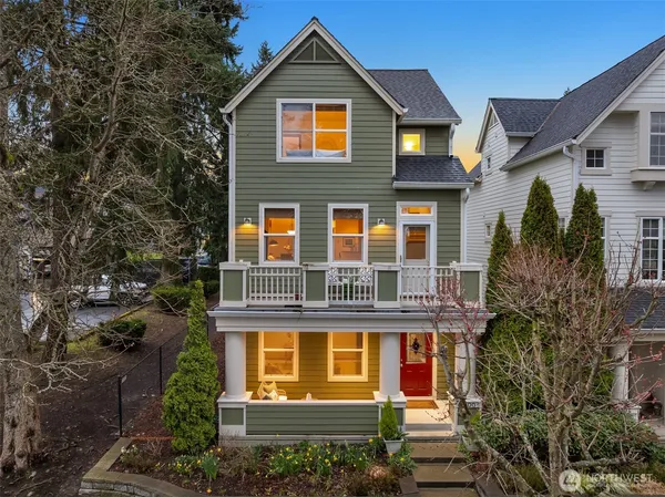 $813,000 | 300 Wyatt Way Northeast, Unit 1, Bainbridge Island, WA 98110