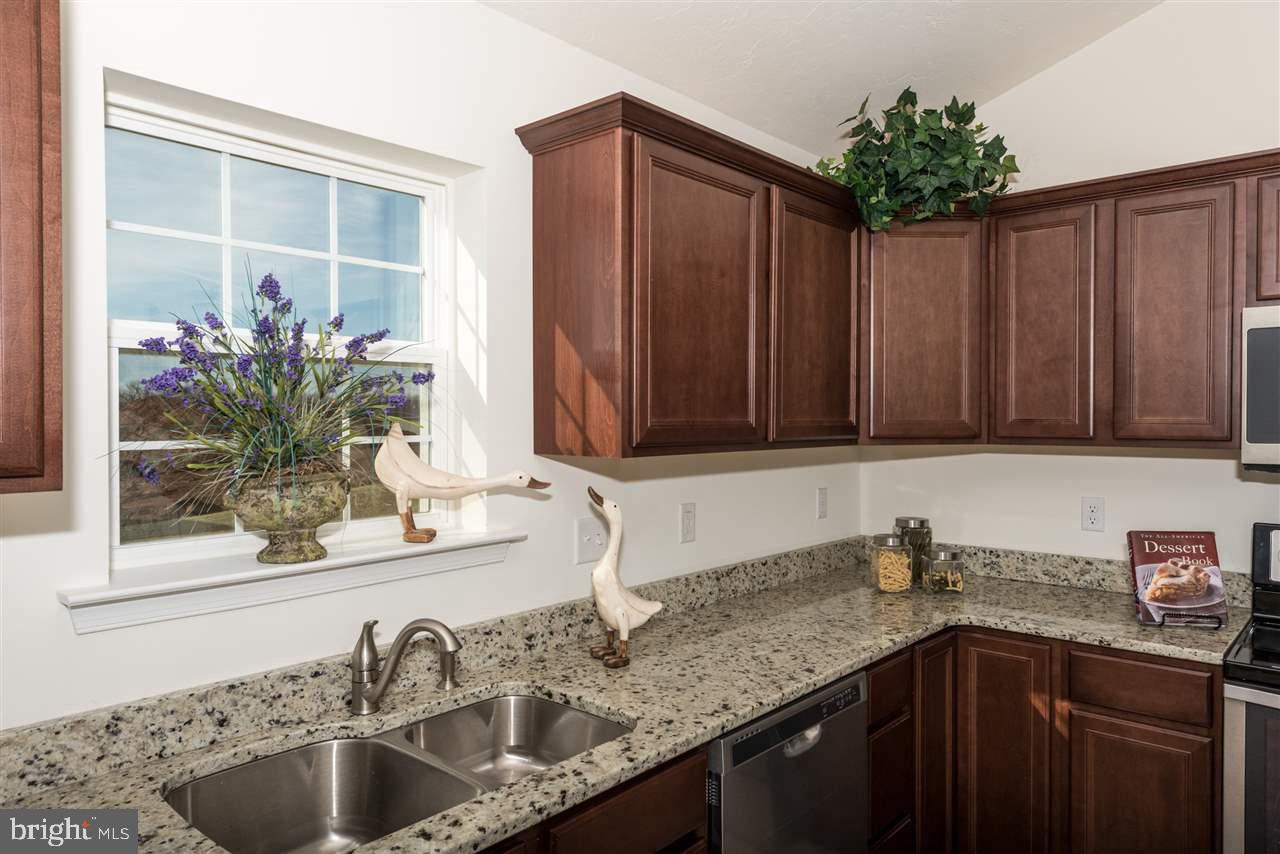925 Friar Run, Unit 2 Hanover, PA 17331 - Photo 9 of 17 Gallery Image 9