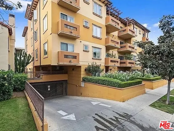 $4,195 | 1135 South Shenandoah Street, Unit 2A, Los Angeles, CA 90035