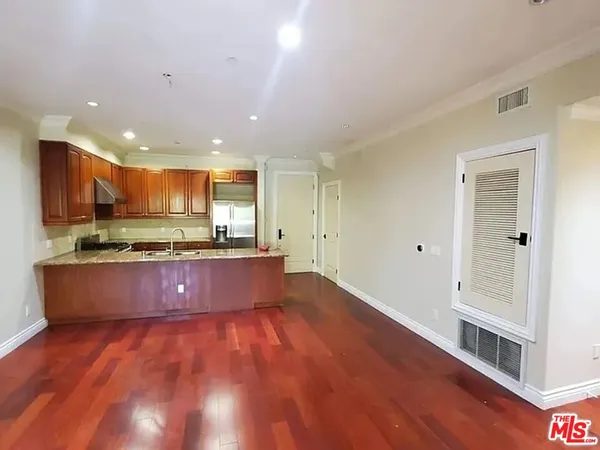 $4,195 | 1135 South Shenandoah Street, Unit 2A, Los Angeles, CA 90035