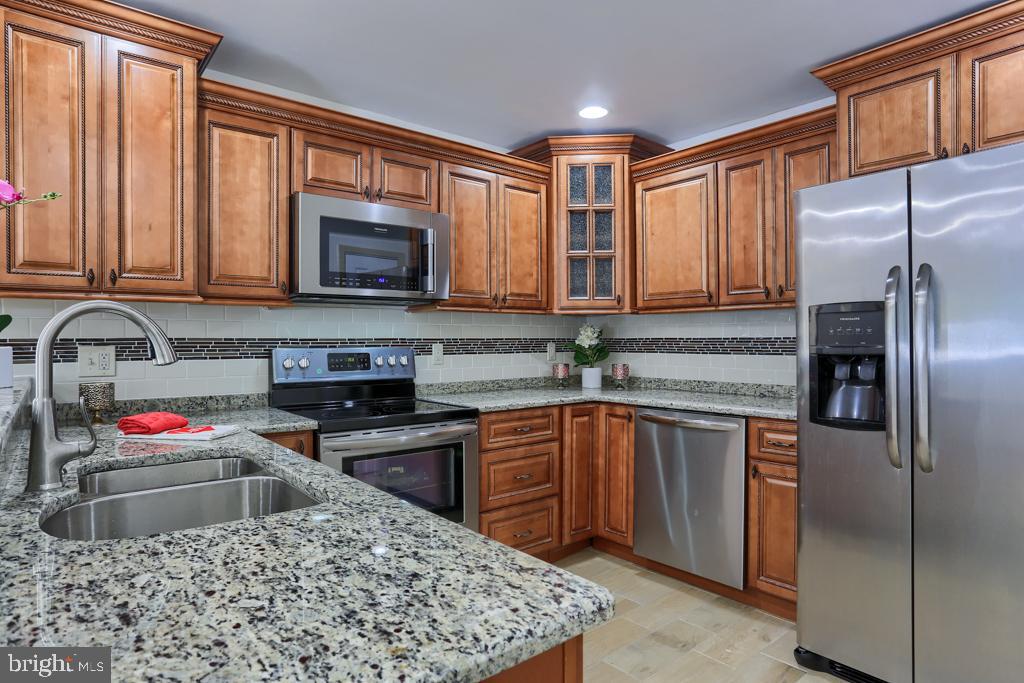 924 Grofftown Road Lancaster, PA 17602 - Photo 8 of 25 Gallery Image 8