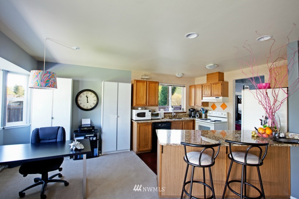 821 213th Street Southeast Bothell, WA 98021 - Photo 4 of 7