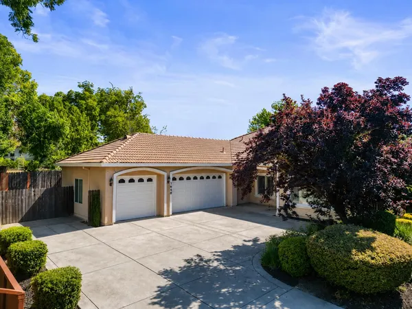 $819,000 | 3648 Voleyn Street, Carmichael, CA 95608