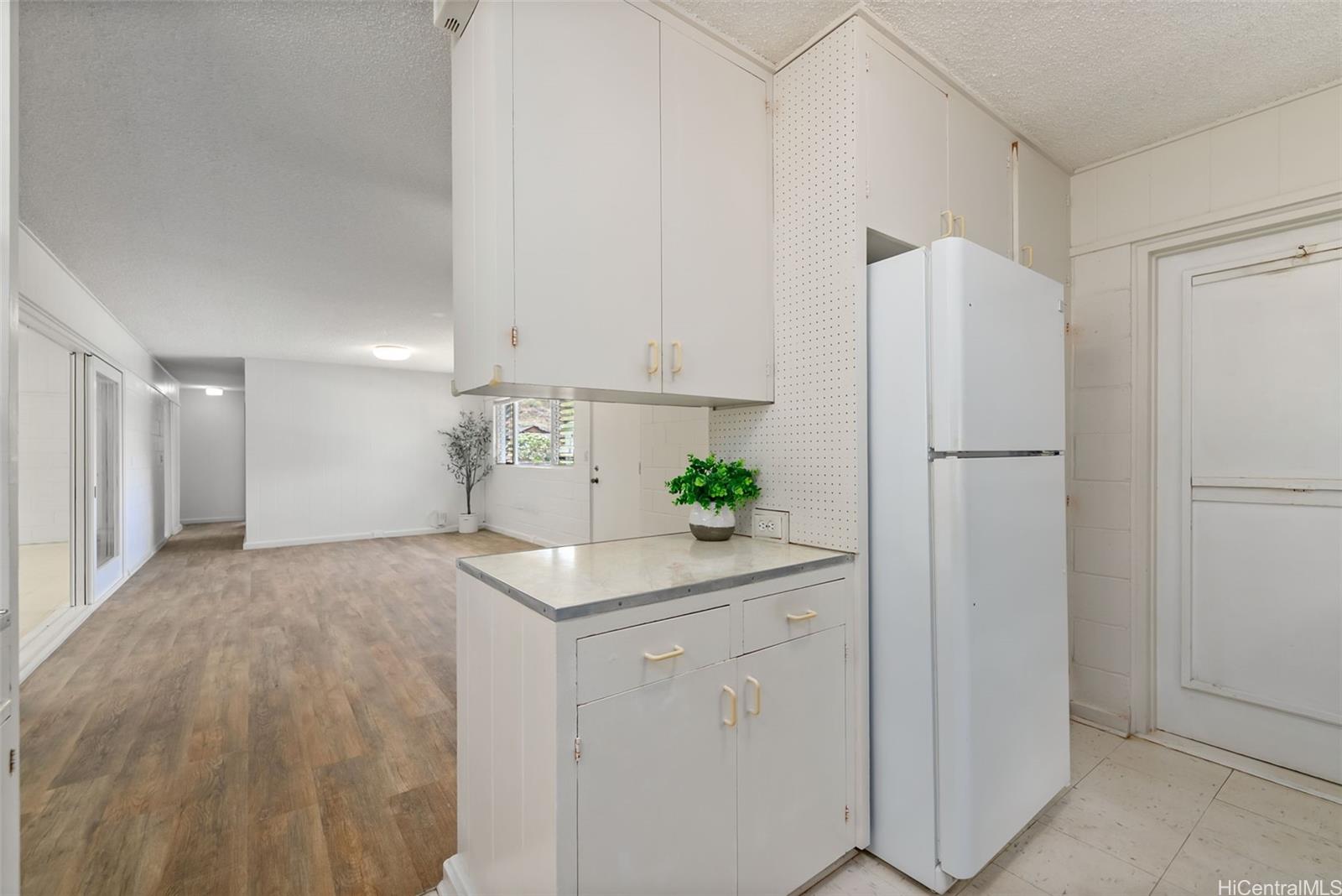 6014 Aimoku Street Honolulu, HI 96821 - Photo 8 of 25 Kitchen looking towards living/hall