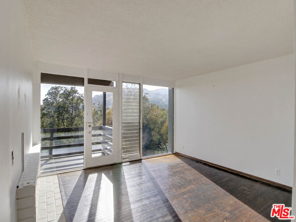 3557 Serra Road Malibu, CA 90265 - Photo 16 of 18
