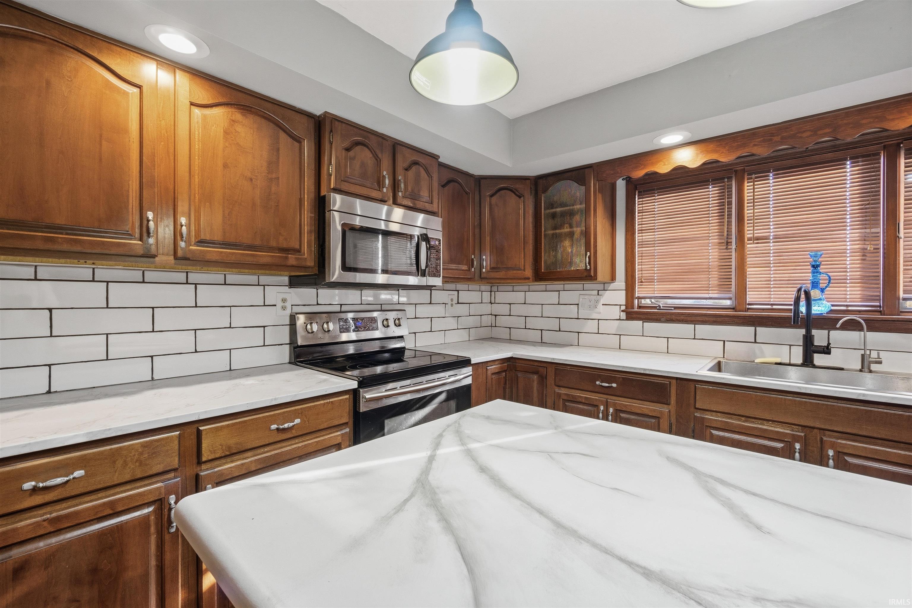 502 Allen Drive Sweetser, IN 46987 - Photo 4 of 36