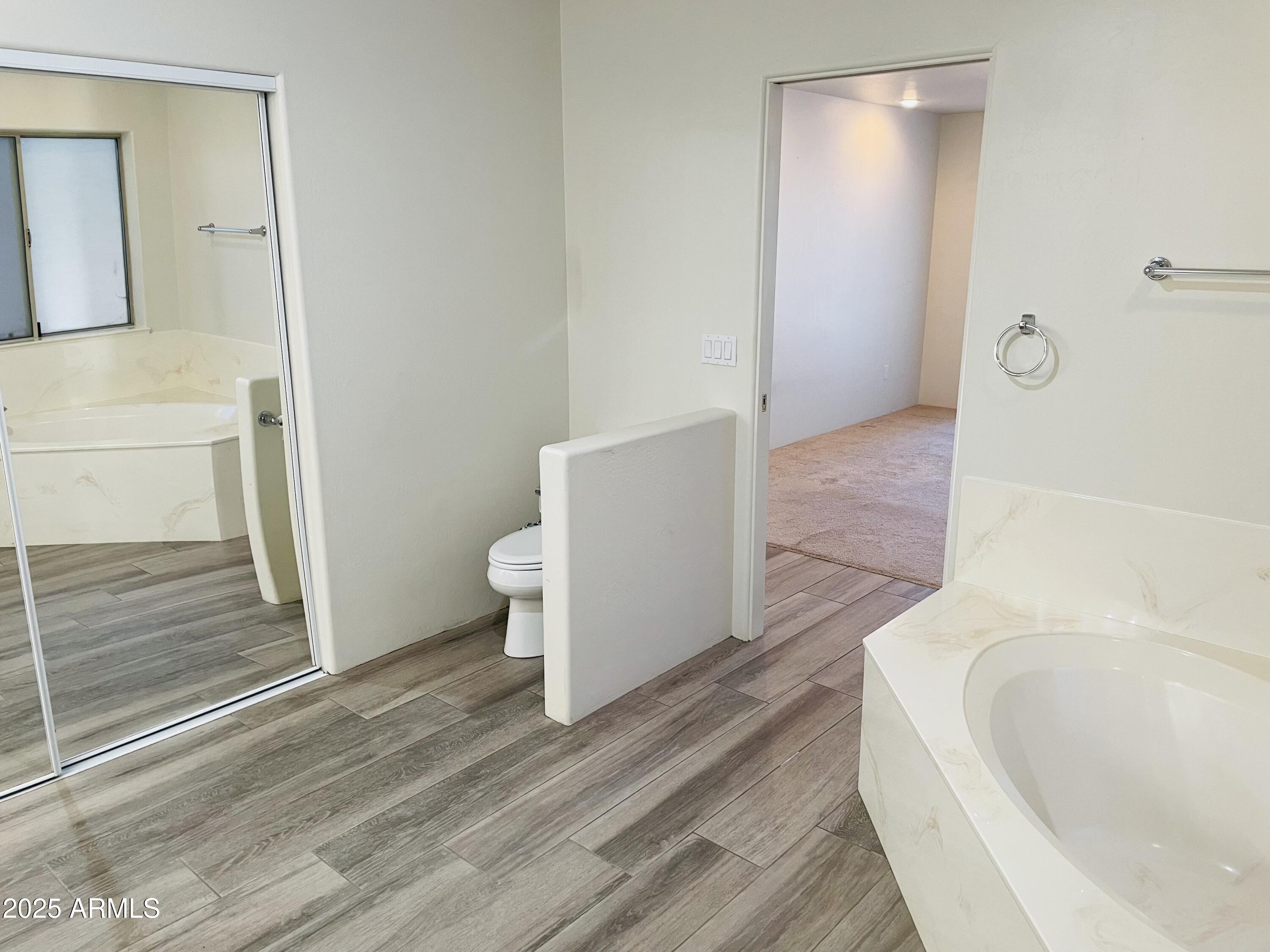 80 Stone Way Sedona, AZ 86351 - Photo 11 of 20 a bathroom with a bathtub and toilet