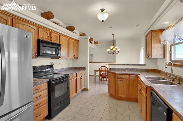 11910 Shonts Road Colorado Springs, CO 80929 - Photo 8 of 19 Gallery Image 8
