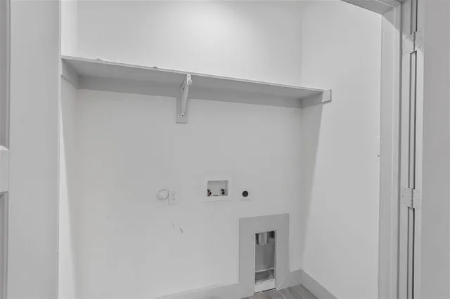 a view of utility room