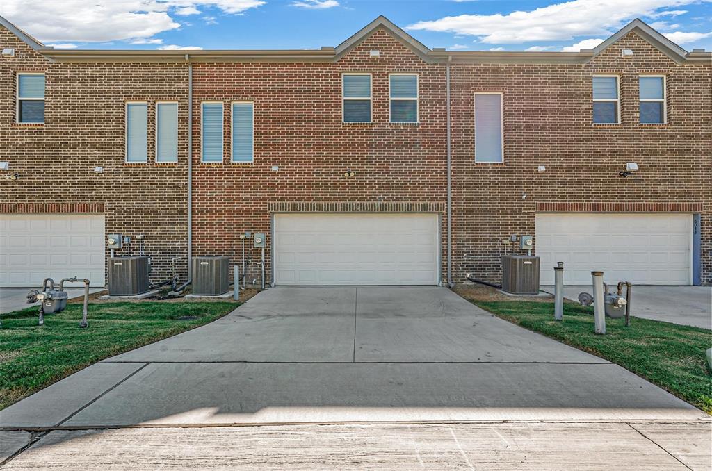 6059 Rivendell Drive Frisco, TX 75035 - Photo 29 of 30 a front view of a house with a yard and a garage