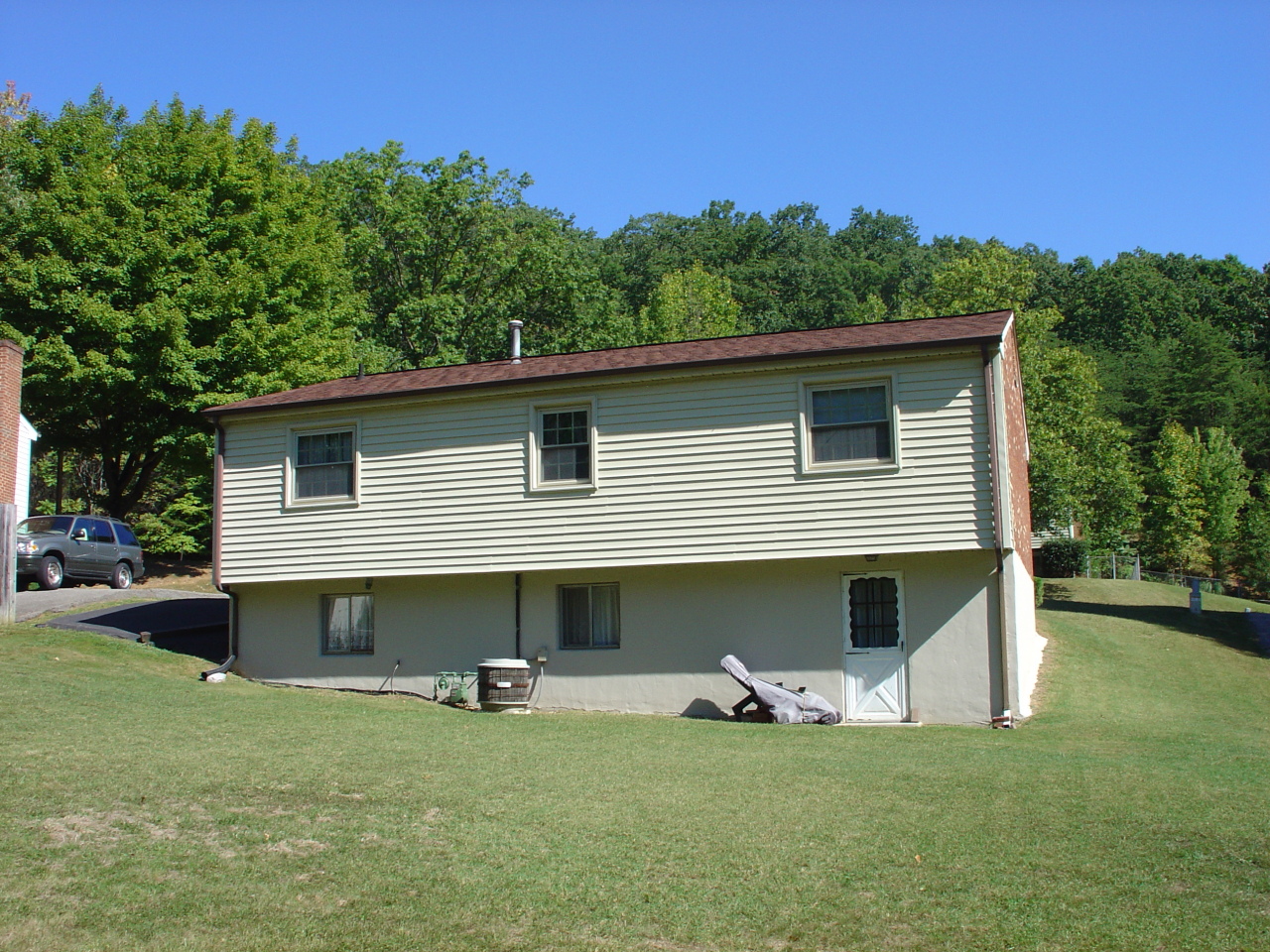 715 Estates Road Southeast Roanoke, VA 24014 - Photo 2 of 16 Rear of Home